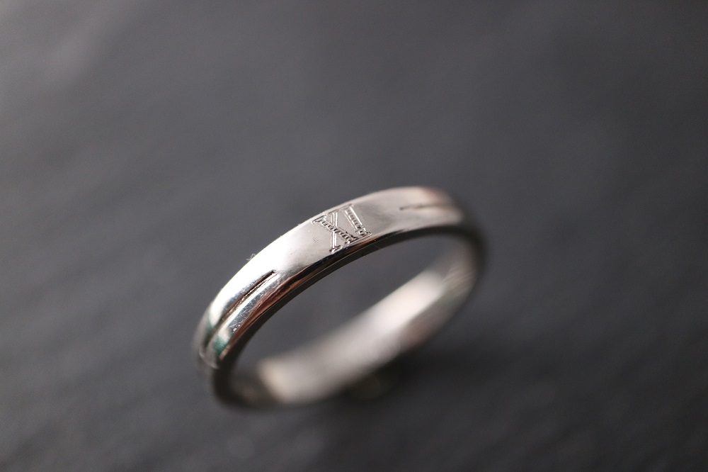 名入れ　即日　横浜　指輪　リング　表面　刻印