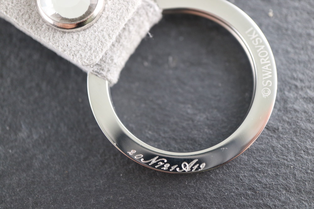 スワロフスキーのキーホルダーに名入れ　刻印　即日　横浜