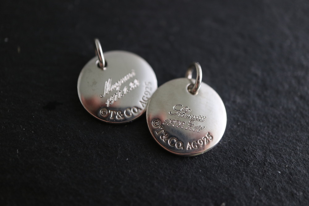 ティファニーのペンダントへ刻印１
名入れ　即日　刻印　横浜　秋葉原