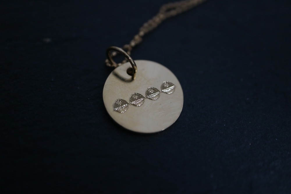 名入れ　即日　刻印　横浜　ペンダントにヘルメットイラスト